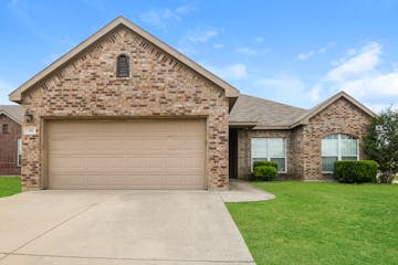 200 Kennedy Ct Crowley, TX 76036